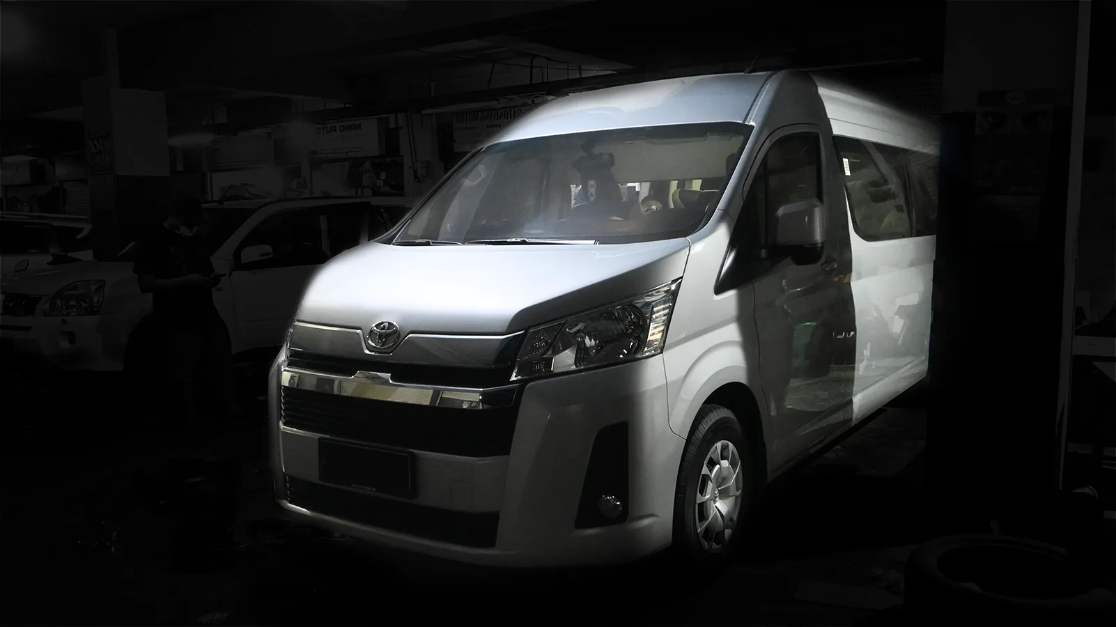 Toyota Hiace Premio project 1