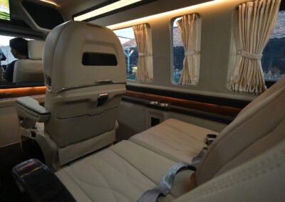 Hiace Premio VIP Interior (16)