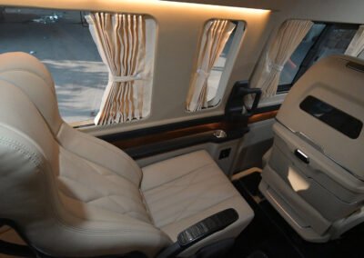 Hiace Premio VIP Interior (20)