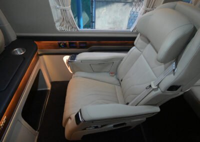 Hiace Premio VIP Interior (29)