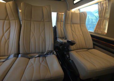 Hiace Premio VIP Interior (31)