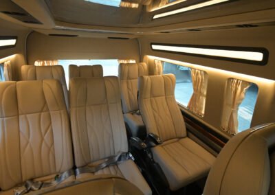 Hiace Premio VIP Interior (35)