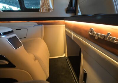 Hiace Premio VIP Interior (36)