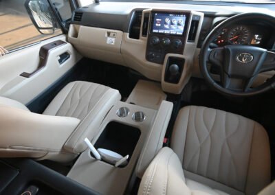 Hiace Premio VIP Interior (39)