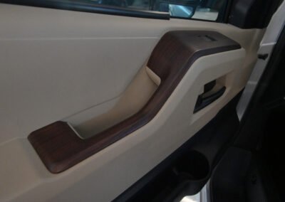 Hiace Premio VIP Interior (4)