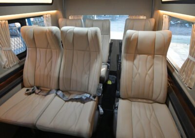 Hiace Premio VIP Interior (8)