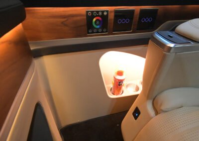 Hiace Premio VIP Interior (9)