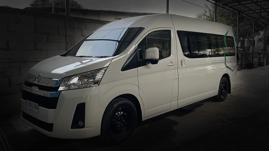 Hiace VIP with sofa bed